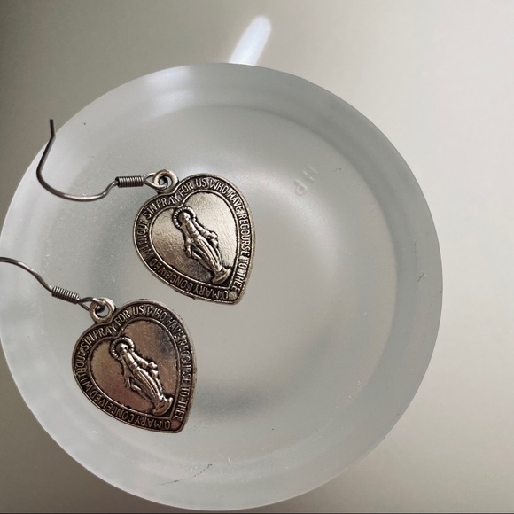 Earrings - Picture 12 of 16